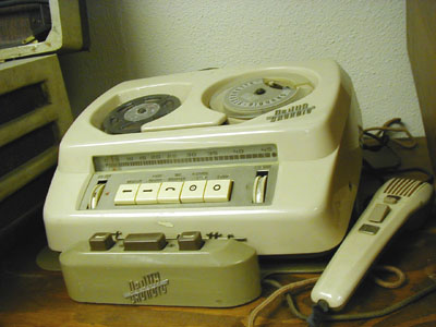 Answering machine - Wikipedia